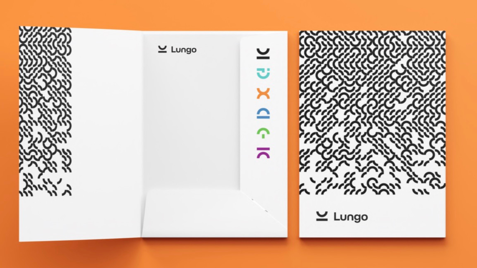 coalmarketing vytvořil pro společnost LUNGO s.r.o. kompletní brand identity, která zahrnuje mateřskou značku LUNGO a navazující podznačky LUNGO Medical, LUNGO Stavební společnost, LUNGO Estate, LUNGO Invest, LUNGO Architecture a LUNGO Education. Výsledkem je vizuální systém postavený na společném půlkruhovém elementu, barevném rozlišení jednotlivých značek a brand manuálu pro dlouhodobě konzistentní komunikaci.