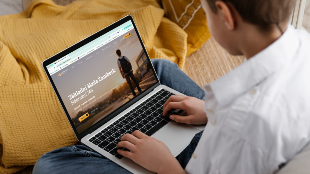 Návrh moderního webu ZŠ Žamberk propojeného s novou vizuální identitou.